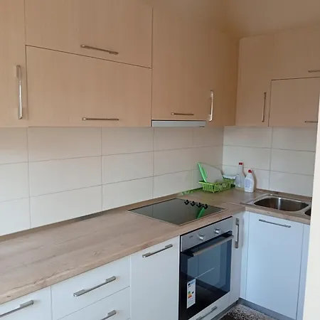New 9 * Tirana